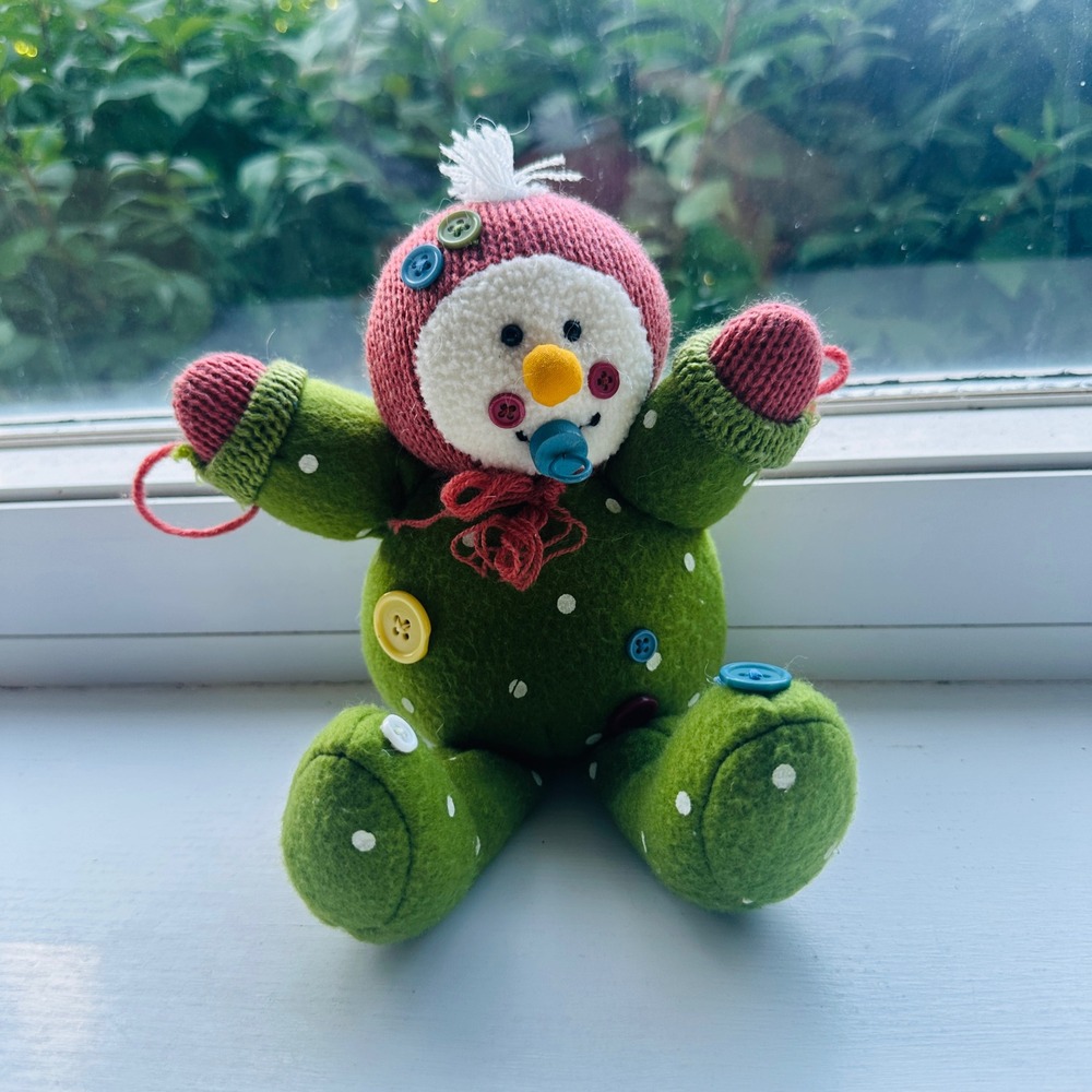 Tender Hearted Collectibles Snowman Plush Green Polka Dot Button Decor WMG 2003